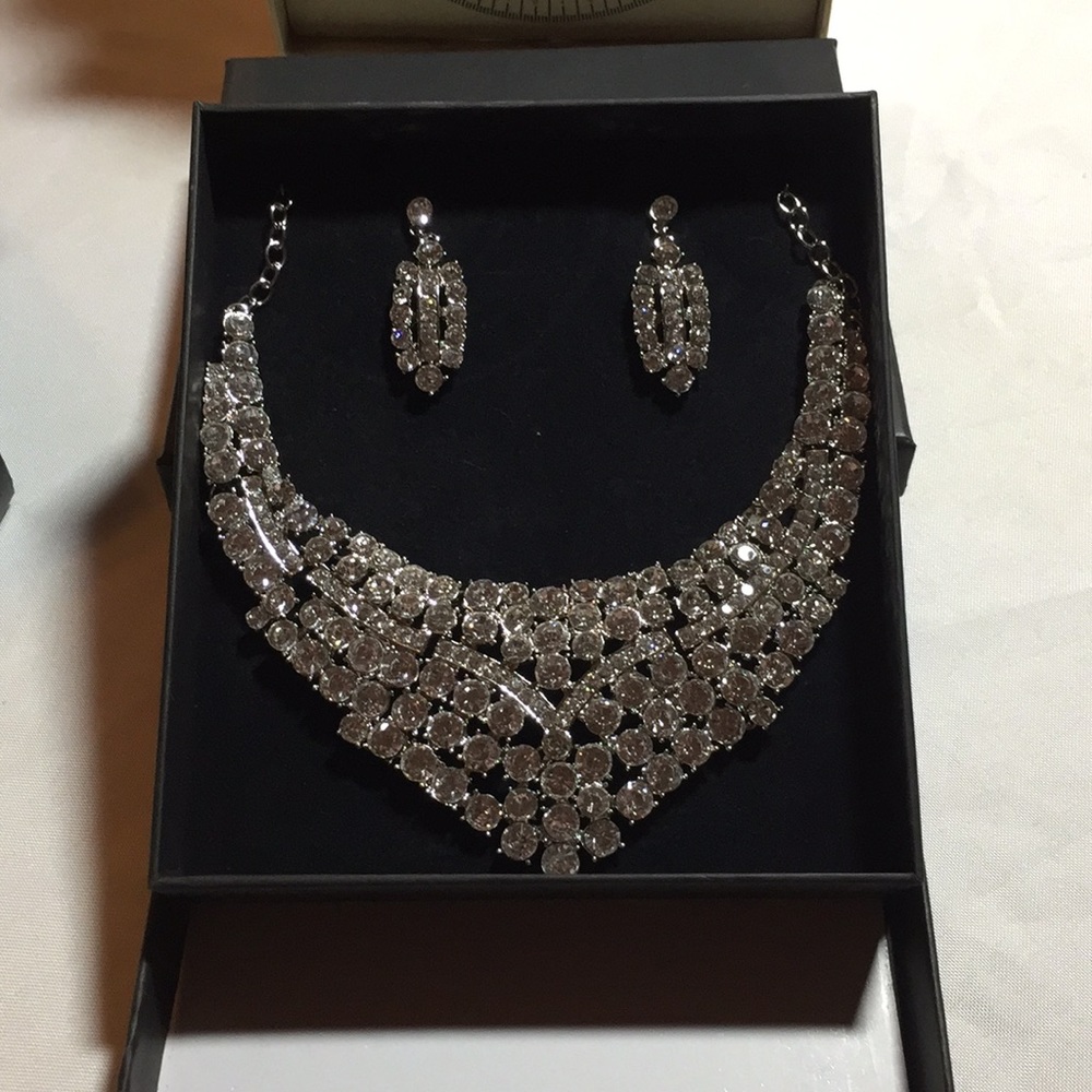 Rhinestone silver necklace and earrings set